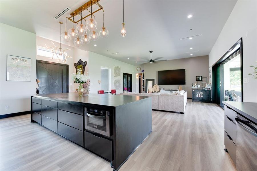 KITCHEN/FAMILY ROOM COMBO