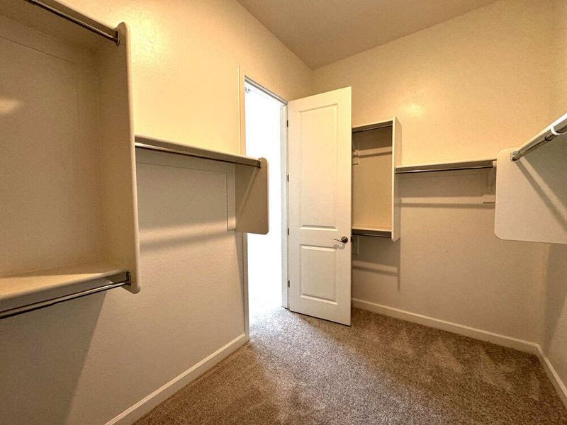 Primary suite walk in closet