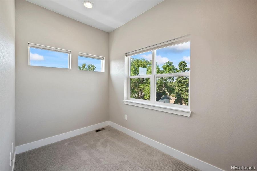 Loft "nest" with mountain views on 3rd level