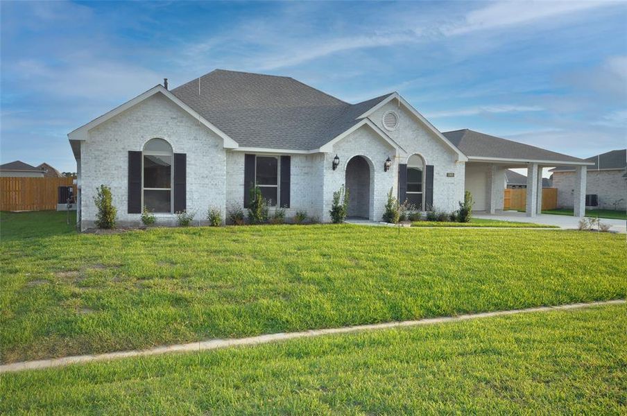 In Pedregal, Cervelle Homes builds on large lots and all the homes have detached garages, some have 2 detached garages.