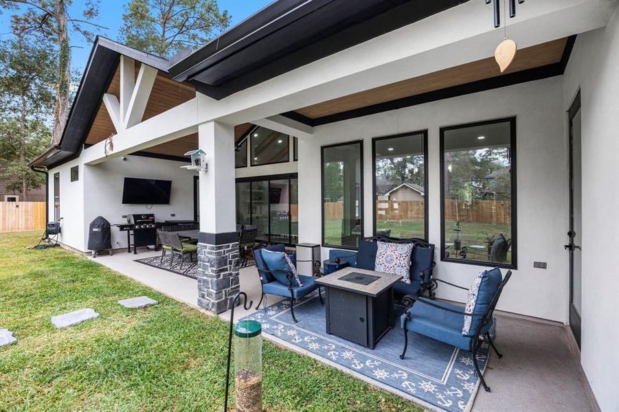 LARGE COVERED PATIO