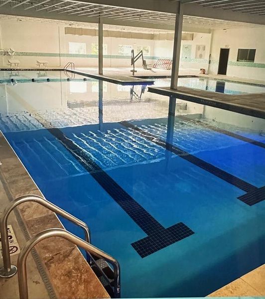 Tanglewood Resort  Inside Pool