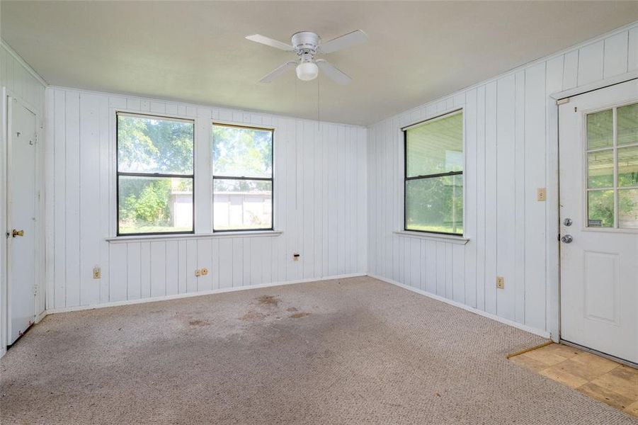 Unfurnished room with ceiling fan and light carpet