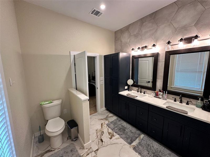 Double vanity in the primary bathroom