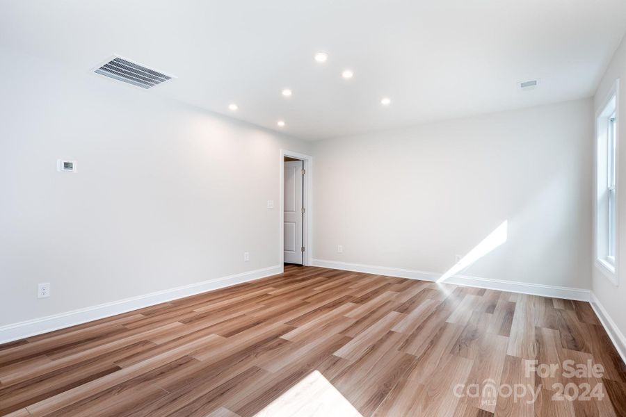 Let your imagination run wild in this upstirs Bonus/Loft - equipped w/recessed lighting, full bath & large closet making it the perfect Craft space, Guest Room, Workout studio, Media Room & MORE!