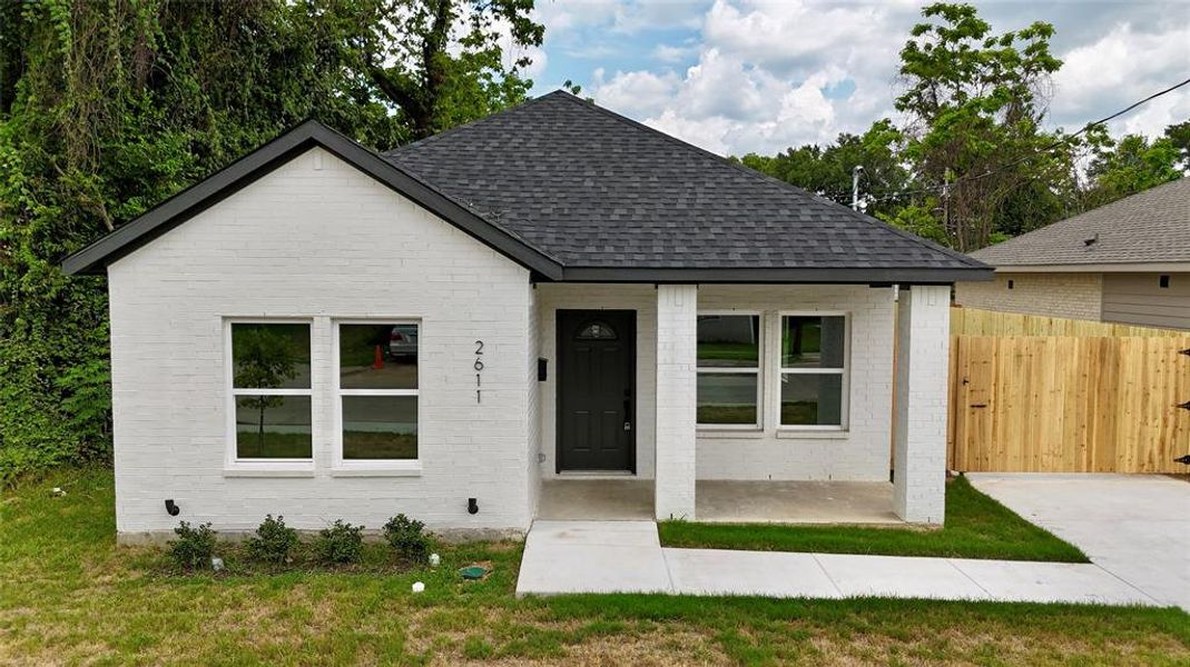 View of front of home featuring a front lawn