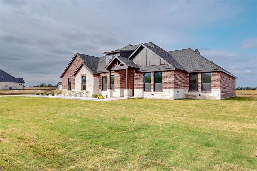 View of front of house featuring a front lawn