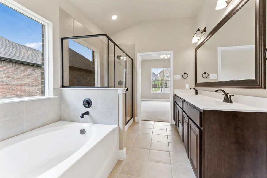 Primary Bathroom | Concept 2795 at Redden Farms - Classic Series in Midlothian, TX by Landsea Homes