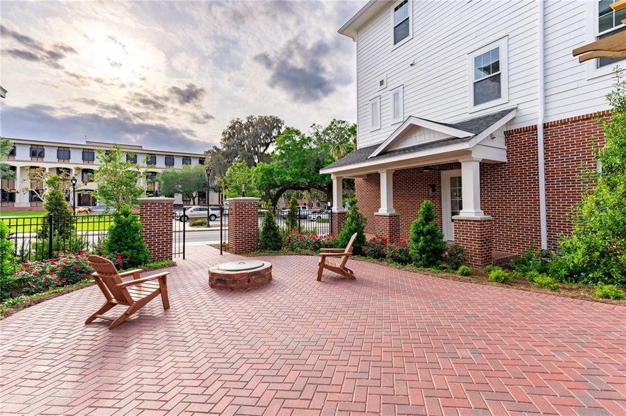 Neighborhood Courtyard