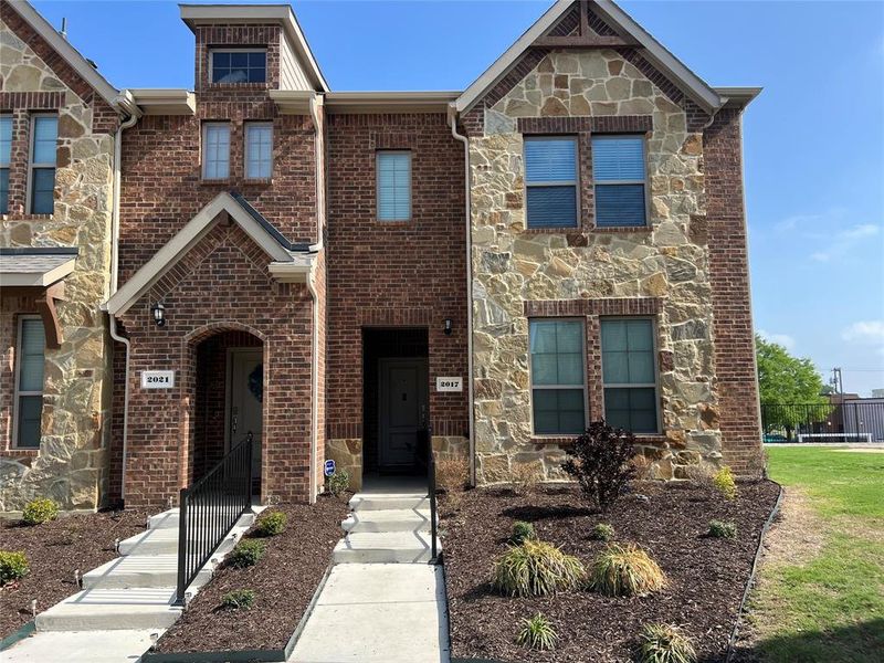 New construction Townhouse house 2017 Crooked Bow Drive, Mesquite, TX 75149 - photo