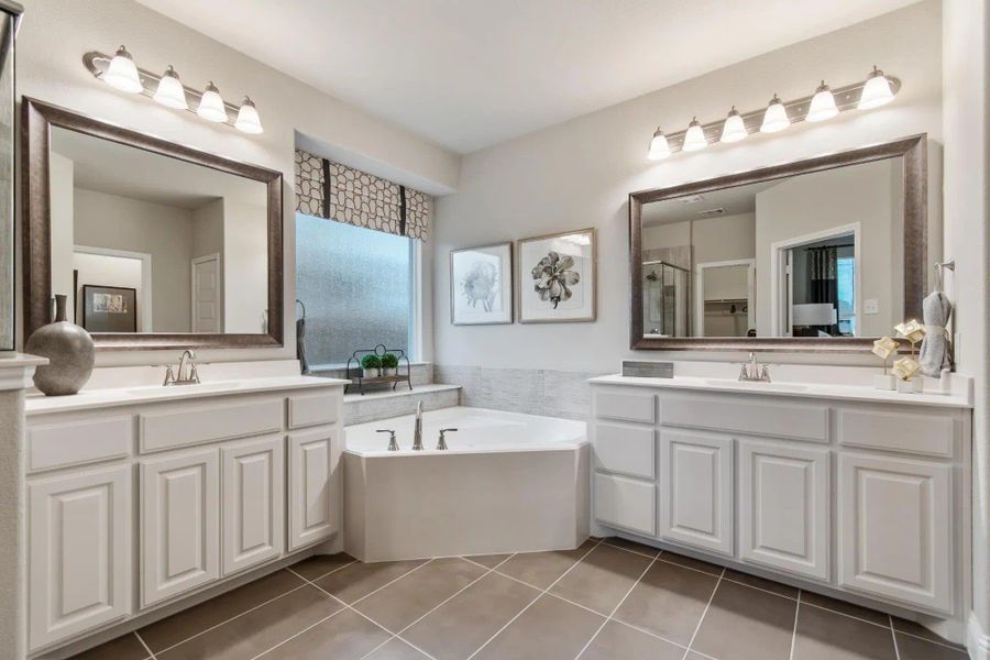 Primary Bathroom | Concept 3135 at Oak Hills in Burleson, TX by Landsea Homes