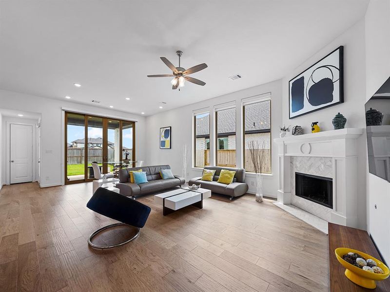 Experience warmth and charm in this inviting living room, where a stunning corner fireplace serves as the perfect focal point. This beautifully designed feature not only enhances the aesthetic appeal of the space but also creates a cozy atmosphere.