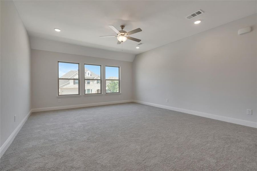 Spare room with carpet flooring and ceiling fan