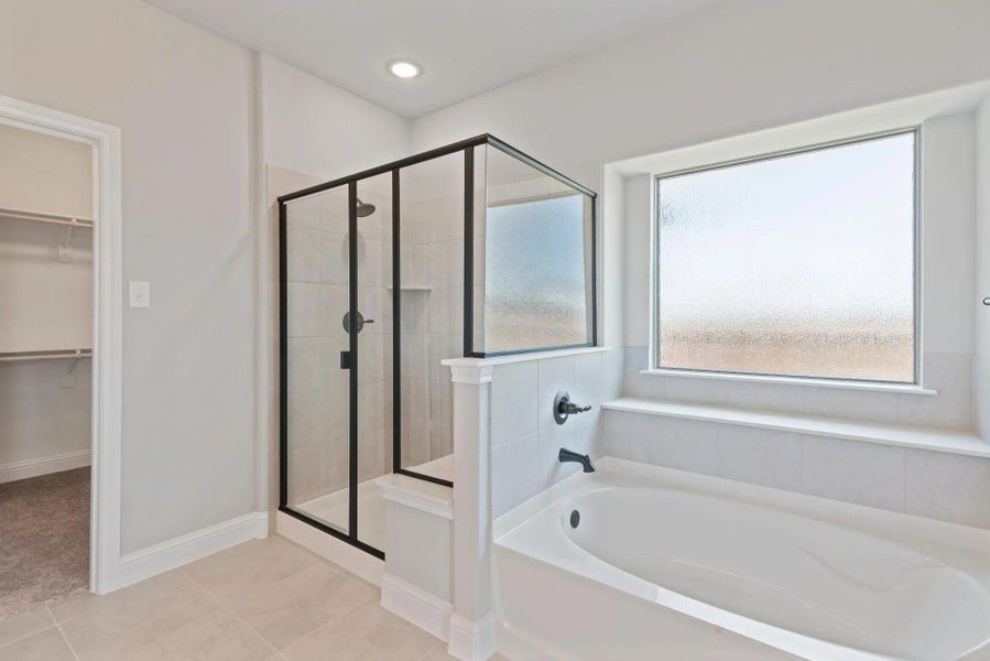 Primary Bathroom | Concept 3015 at Belle Meadows in Cleburne, TX by Landsea Homes