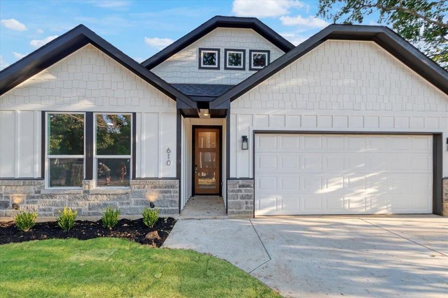 Craftsman-style house with a garage