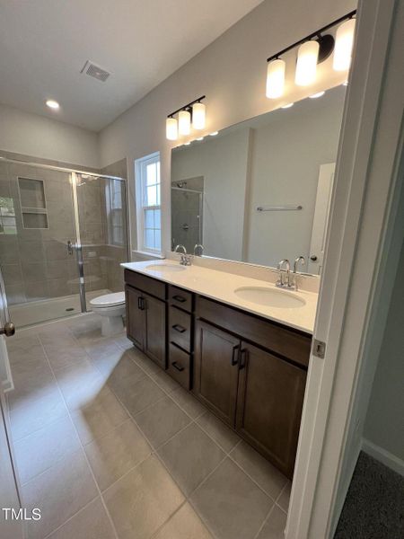 Homesite 8 Primary Bath