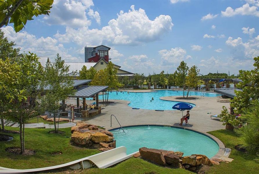 Cross Creek West residents have access to nearby community amenities as well as Cross Creek Ranch amenities and community events.