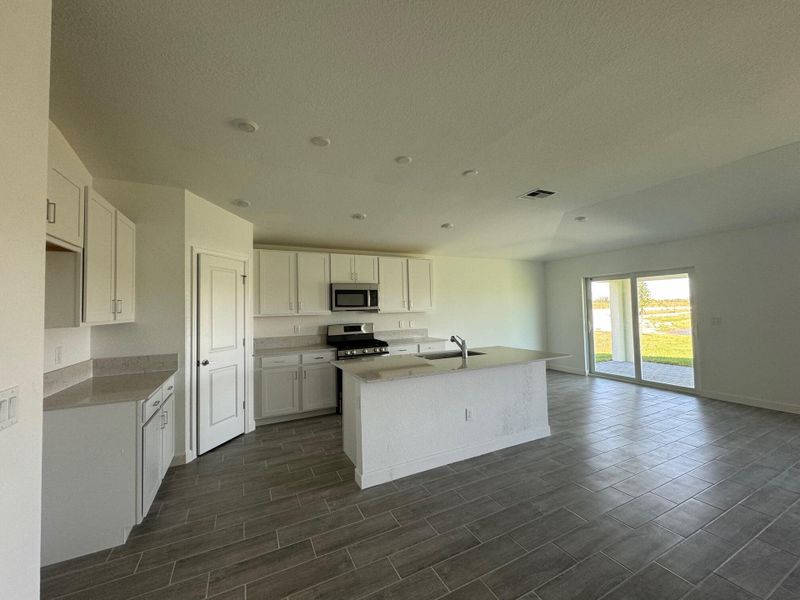 New construction Single-Family house 10971 Nw Middlestream Drive, Port Saint Lucie, FL 34987 - photo