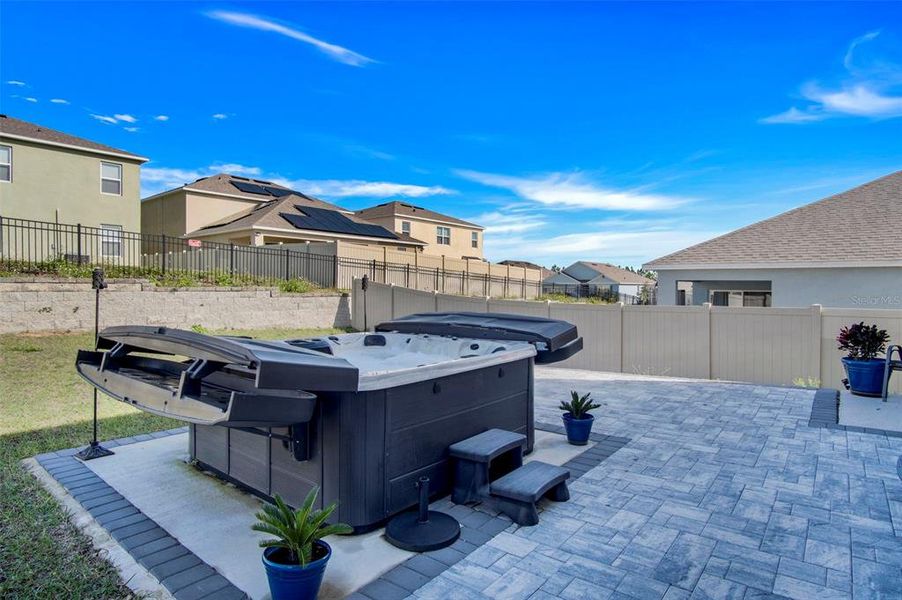 Hot Tub w/Pavers