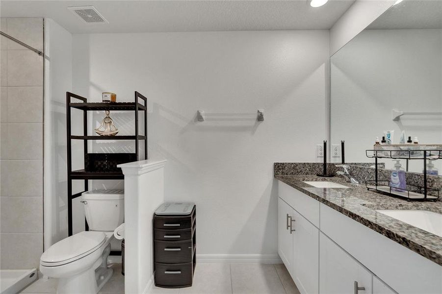 owner suite bathroom