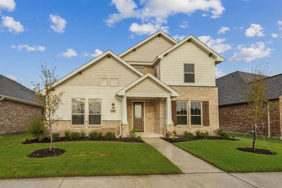 Craftsman inspired home featuring a front yard