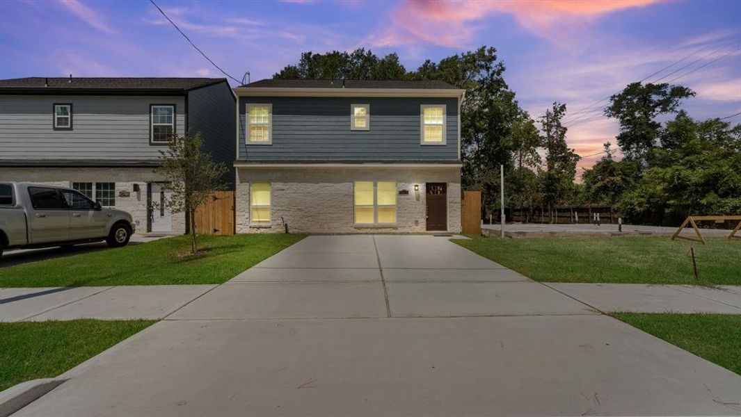 New construction Single-Family house 9825 Greenwich Street, Houston, TX 77078 - photo