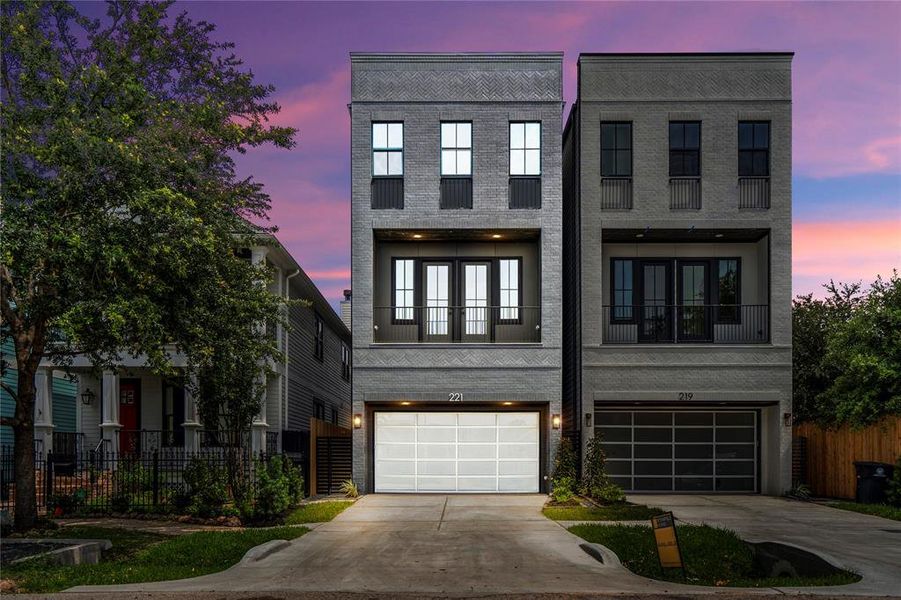 Welcome home to 221 W 23rd street, in close proximity to 610 North Loop, 45, and I-10. 15 minutes to the Energy Corridor and 10 minutes to downtown. Welcome home.
