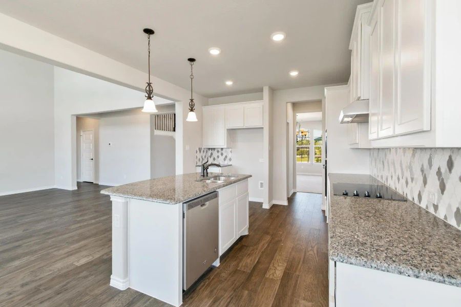 Kitchen | Concept 3115 at Massey Meadows in Midlothian, TX by Landsea Homes