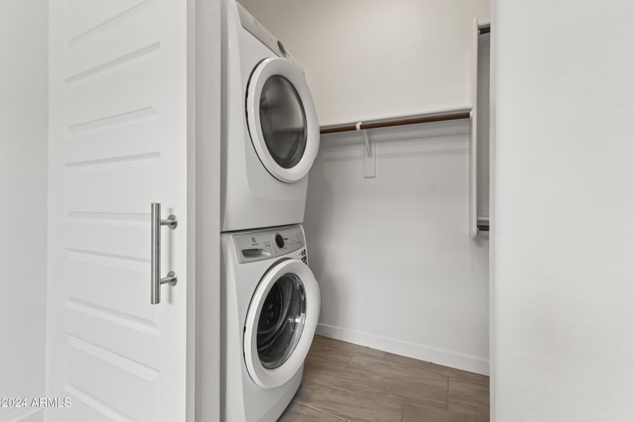 Next Gen_Bedroom Closet with Laundry