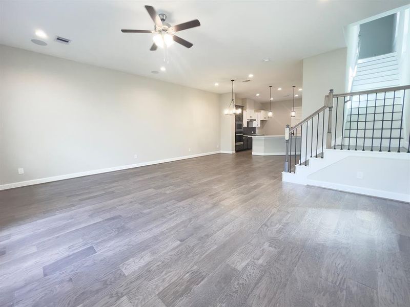 The living room in the ROClake home features a spacious, open-concept layout with a clean and modern design. The ROClake's living room offers a modern and inviting space that is both functional and aesthetically pleasing, ideal for both relaxing and entertaining.