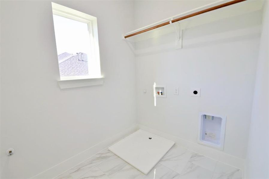 Washroom with washer hookup, hookup for a gas dryer, and electric dryer hookup