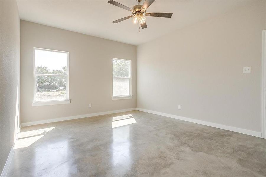 Empty room with ceiling fan