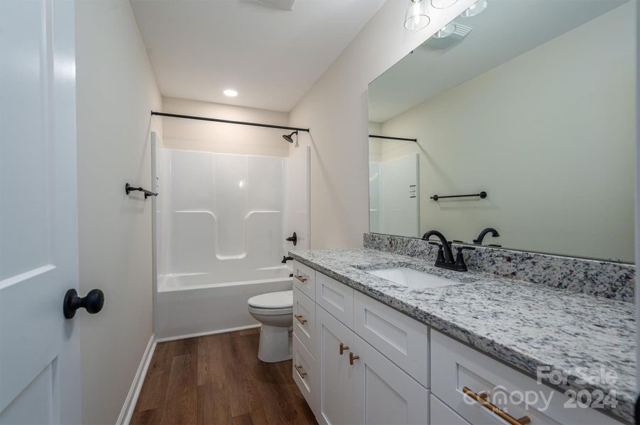 Guest Bath with tub/shower