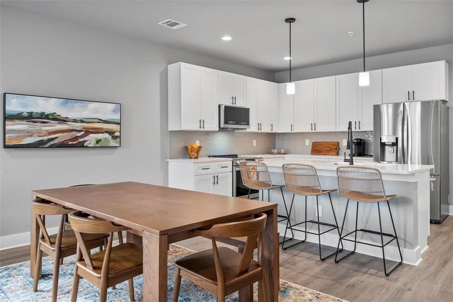 Dining area (stock photos of the model, colors may vary)