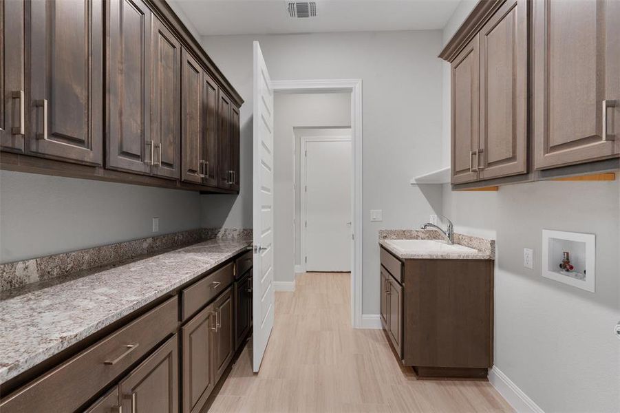 laundry room w/ upgraded storage