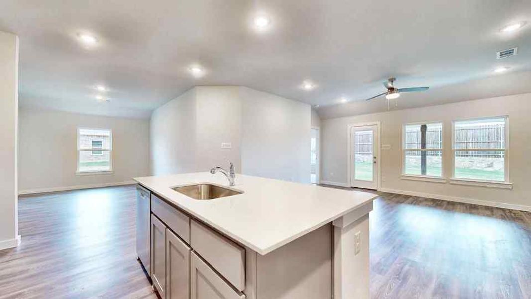 cool.quartz to living dining area