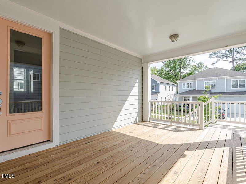 003-1280x960-front-porch