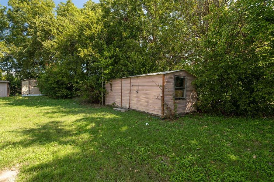 View of yard with a shed