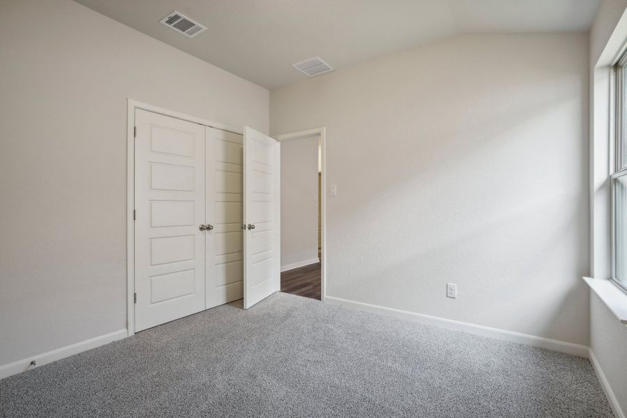 Guest bedroom in the Allen floorplan at a Meritage Homes community.