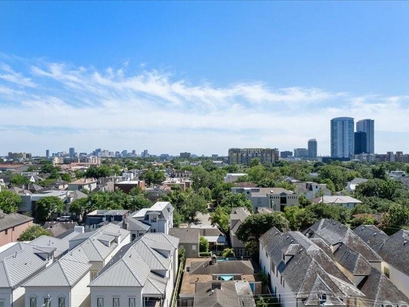 Sweeping southern views toward the Texas Medical Center. Shown at approximate height of 8th Floor. Views shown may not resemble actual unit view.