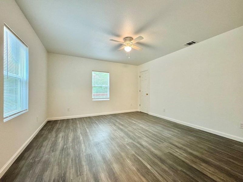 Spare room with dark hardwood / wood-style floors and ceiling fan