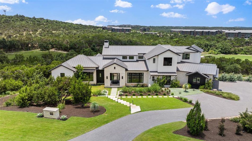 Beautiful Amarra estate with views