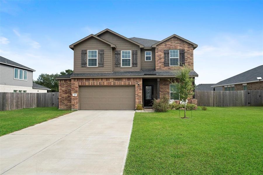 Almost 10,000 square feet in this large yard.  Additional parking space on the double length driveway.