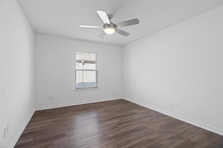 Unfurnished room featuring dark hardwood / wood-style floors and ceiling fan