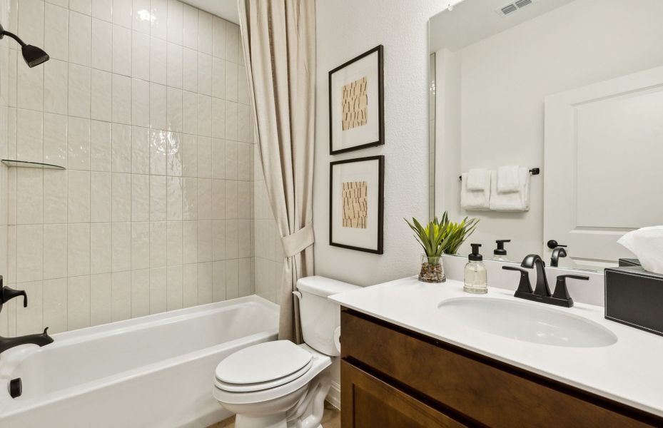 Spacious secondary bathroom