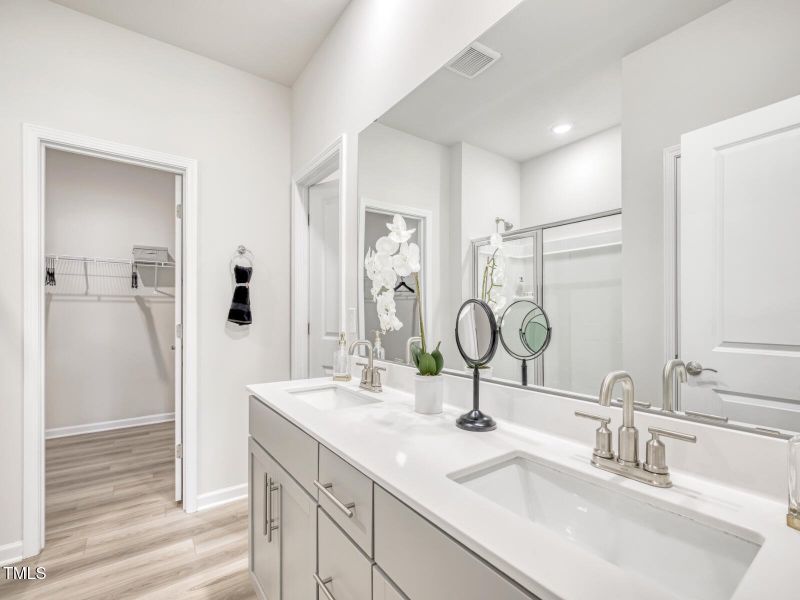 RAL_Oak-Manor_454-Sherwood_Interior_Bath