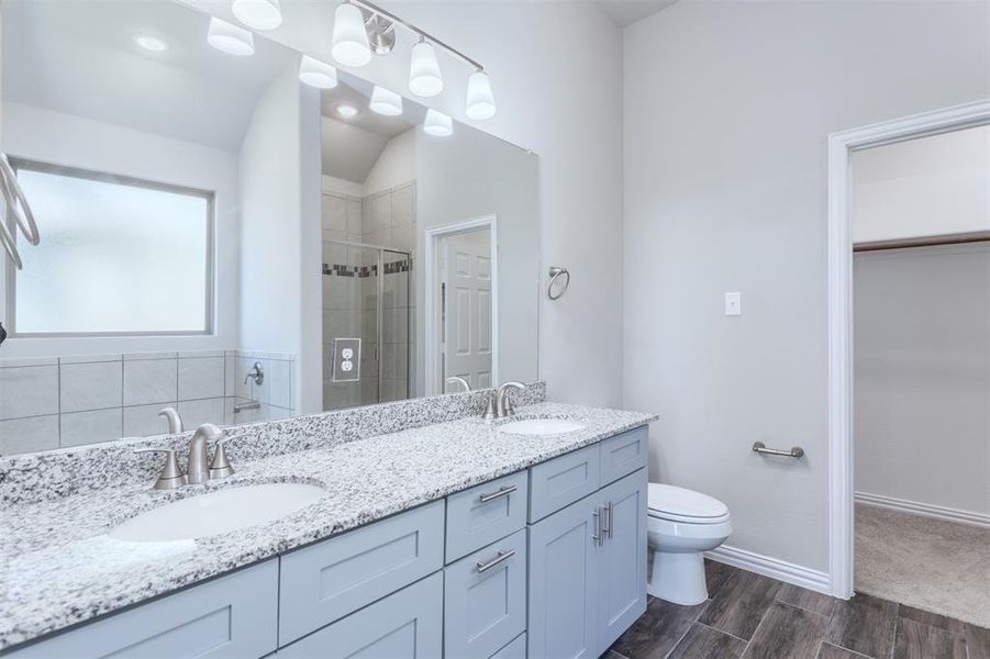 Primary Ensuite with Dual Sinks