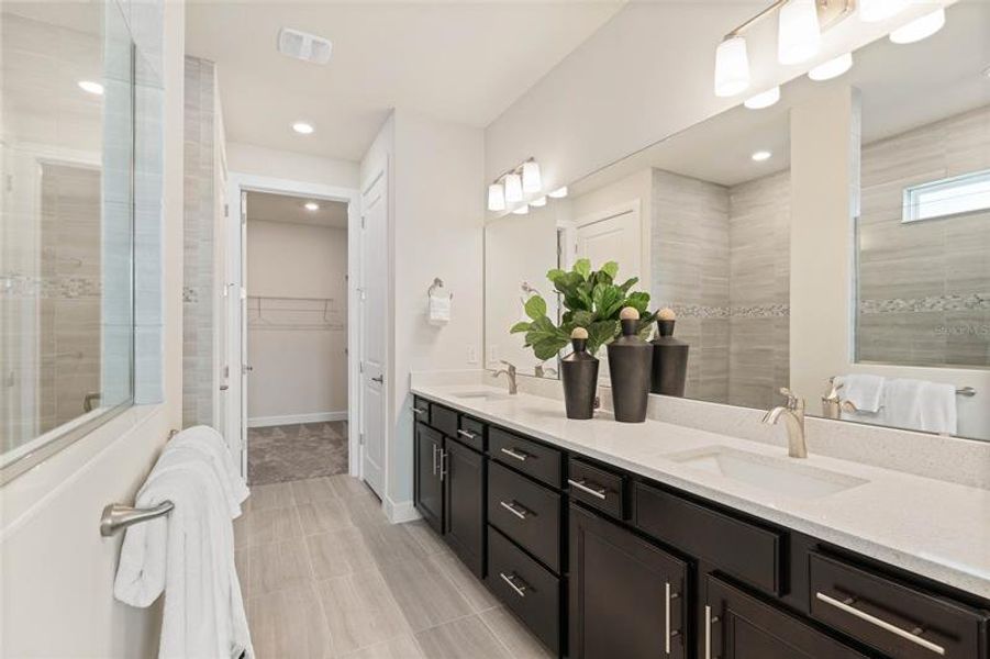 Owner's En Suite Bathroom. Model Home Design. Pictures are for illustrative purposes only. Elevations, colors and options may vary. Furniture is for model home staging only.