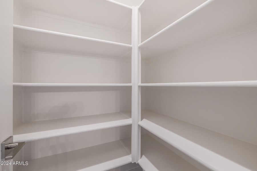 32)CLOSET