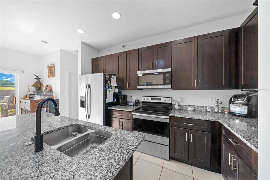 Kitchen - Granite Countertops